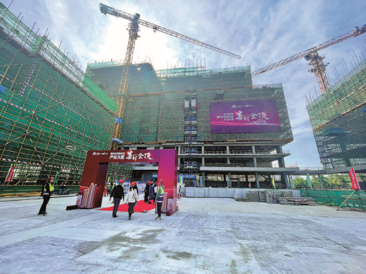     惠州天安數(shù)碼城產(chǎn)業(yè)大廈建設(shè)現(xiàn)場。