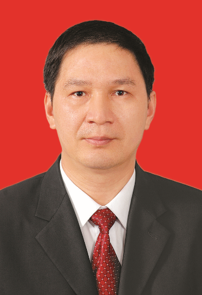     邱偉澤    男，漢族，1966年8月生，省社科院研究生，中共黨員。