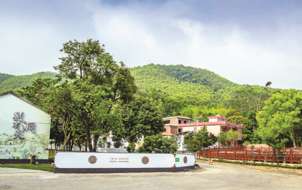     大力建設美麗鄉村，博羅柏塘小洞村越變越美，成為鄉村旅游“打卡點”?；葜萑請笥浾哏姇承?攝