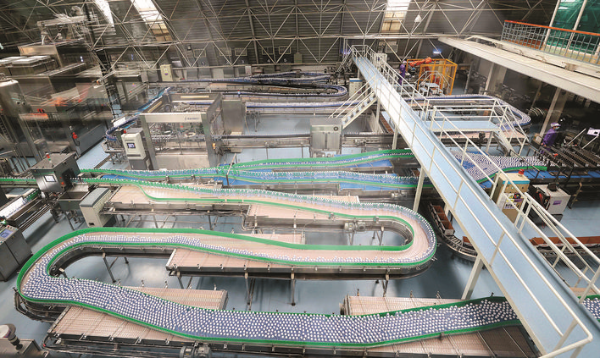         ④：景田百歲山自動化生產車間。    本組圖片 惠州東江圖片社供圖