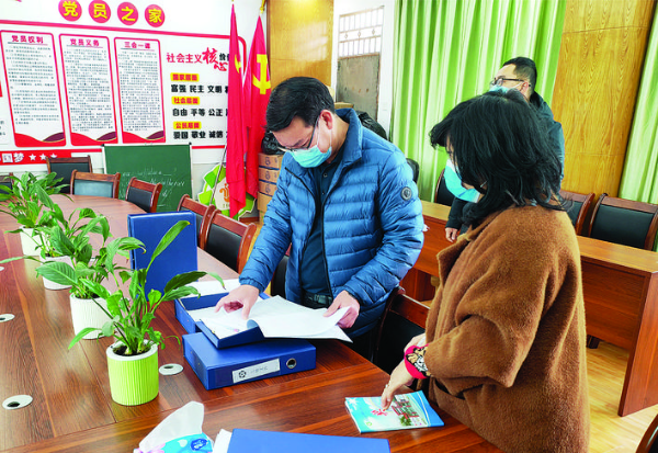     市紀檢監(jiān)察系統(tǒng)督查組檢查職能部門疫情防控措施落實情況。