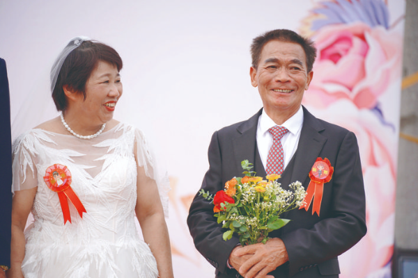     葉運先、許春香夫妻：相濡以沫40多年，風雨同舟，苦樂共享，兩人撐起了一個幸福的家。