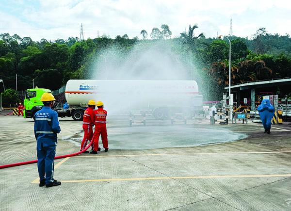演練現場啟動消防設施。 惠州日報記者黃尉宏 許文昌 通訊員劉曼麗 攝